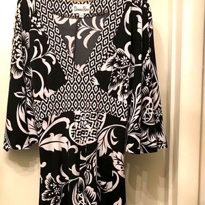 Knee-length, black & white Donna Rae dress with wide elbow-length sleeves.Size M